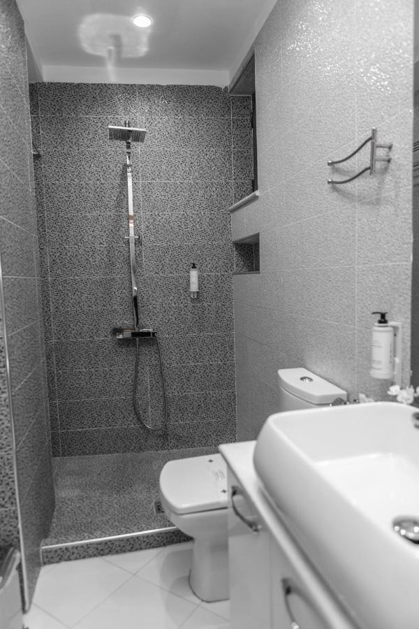 Spacious Paradise - 3br In The Heart Of Apartment *